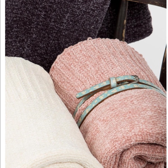 Wrap Me Up in Chenille - Picture 3 of 4